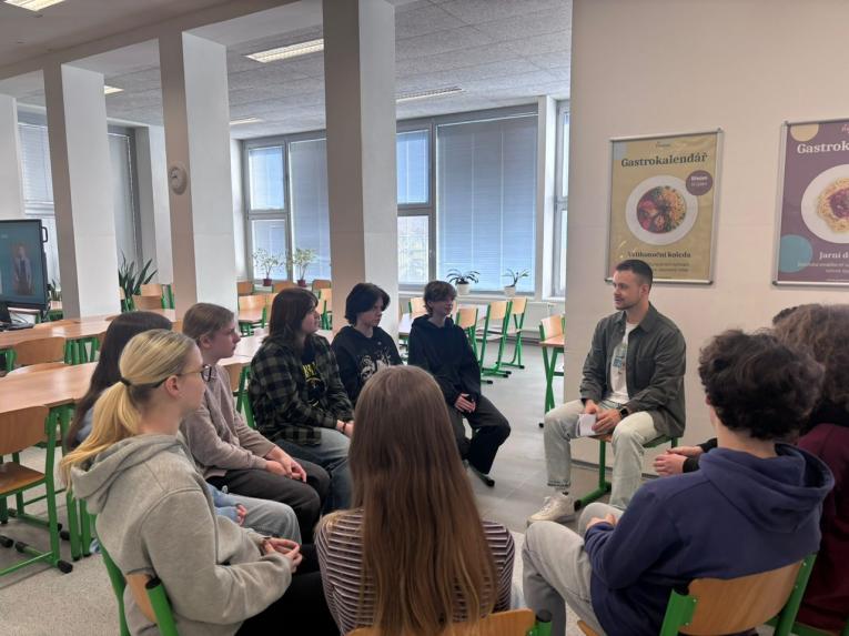 Dopravní prostředek, kino, divadlo